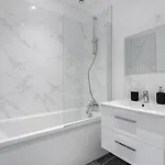 Apartman Charming Through-apartment Renovated And Equipped!