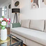 Apartman Charming Through-apartment Renovated And Equipped!