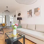 Charming Through-apartment Renovated And Equipped! *
