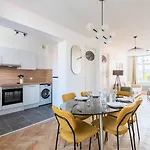 Charming Through-apartment Renovated And Equipped! Apartman *
