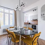 Charming Through-apartment Renovated And Equipped! Apartman *