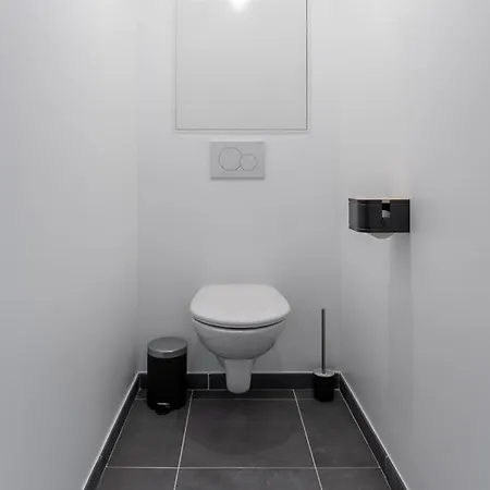 Charming Through-apartment Renovated And Equipped! *