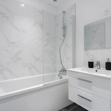 شقة Charming Through-apartment Renovated And Equipped!