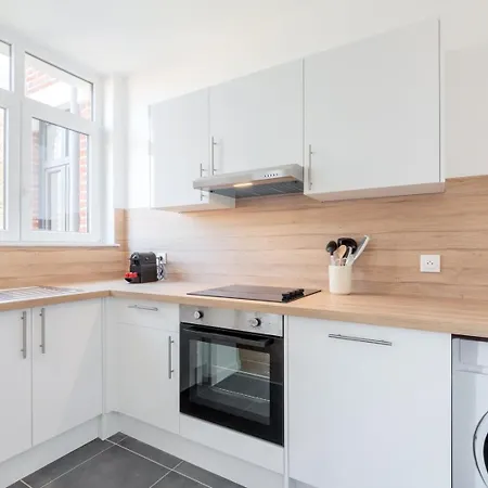 Charming Through-apartment Renovated And Equipped!