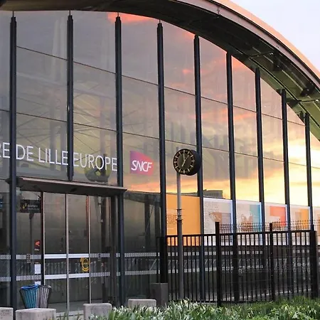 Charming Through-apartment Renovated And Equipped! شقة *