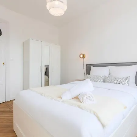 Charming Through-apartment Renovated And Equipped!