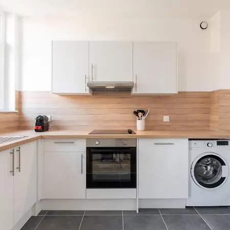 Charming Through-apartment Renovated And Equipped! *