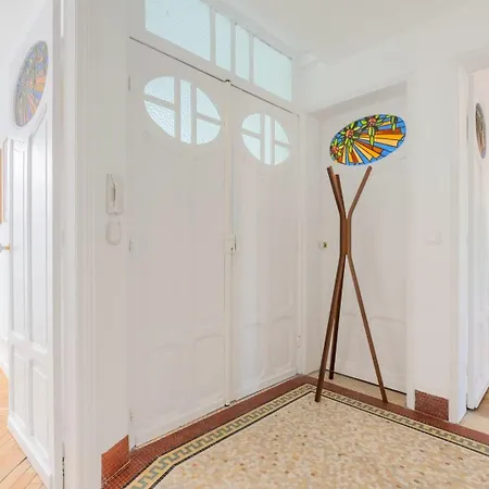 Charming Through-apartment Renovated And Equipped! Apartman