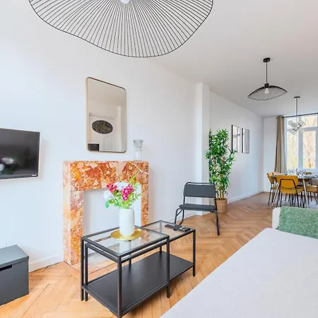 Apartman Charming Through-apartment Renovated And Equipped!